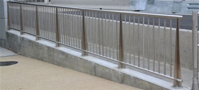 不銹鋼防撞護欄 不銹鋼防撞護欄