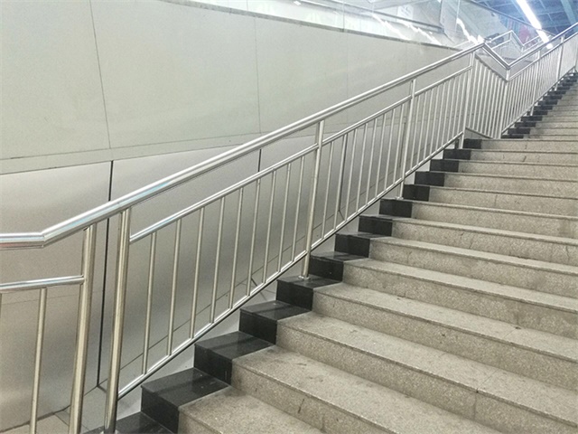 不銹鋼防撞護欄 不銹鋼防撞護欄